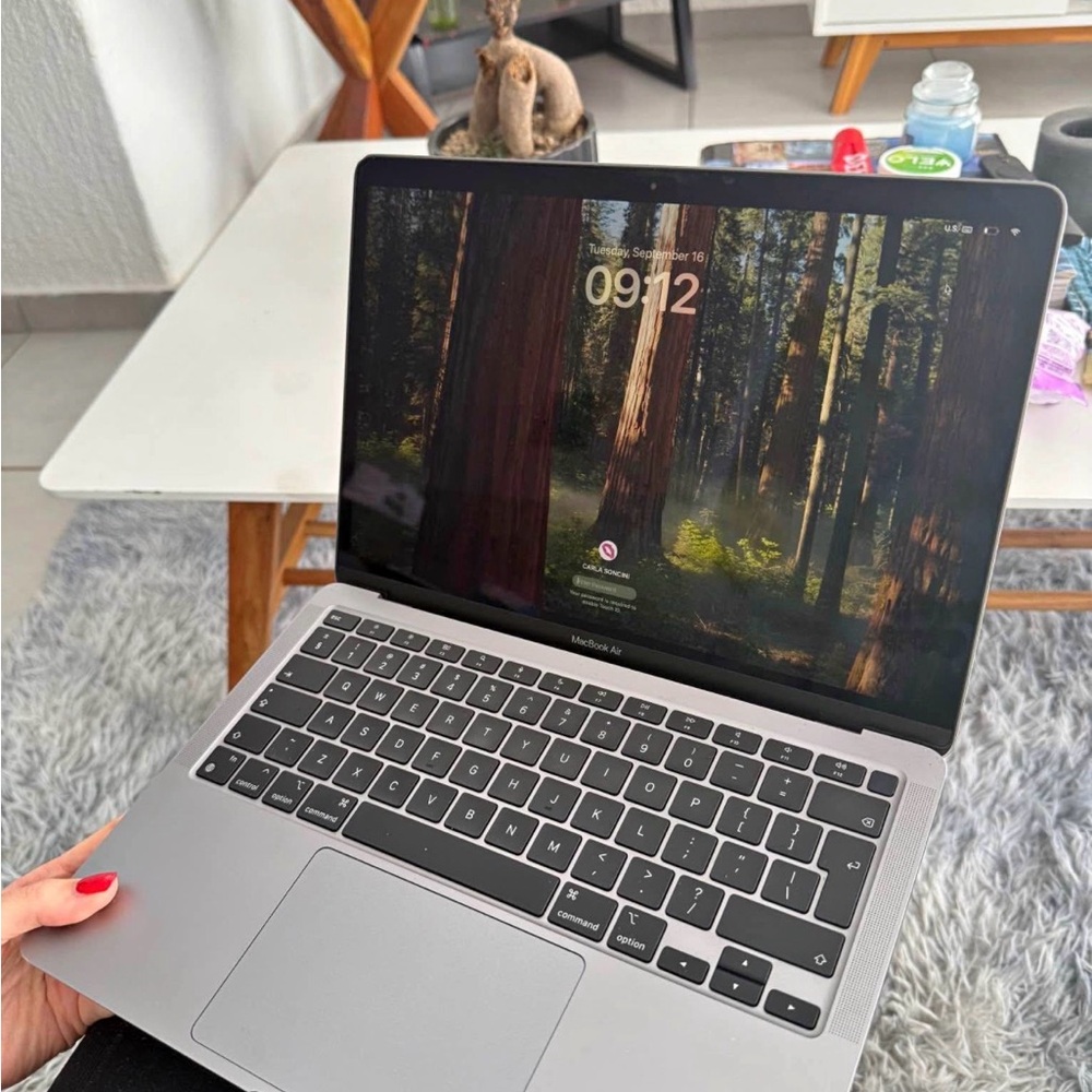 Apple MacBook Air - Sleek Gray